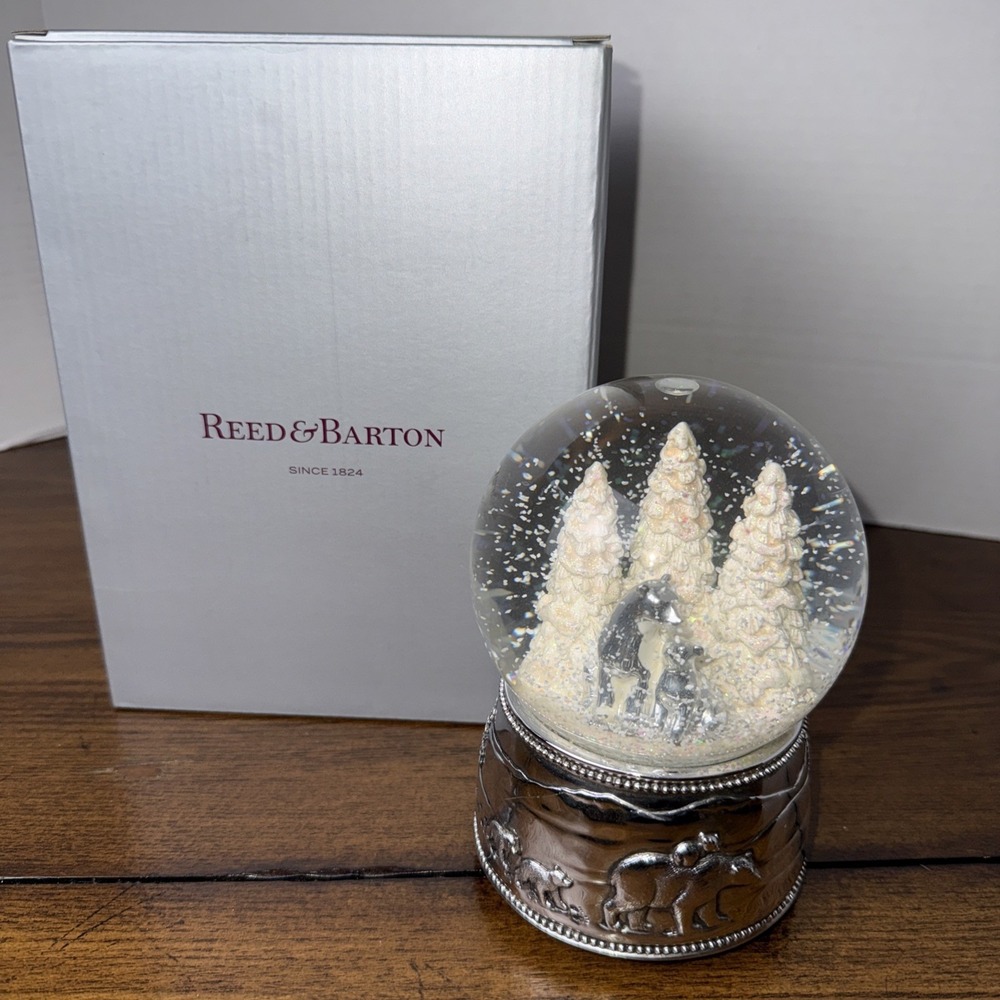 Reed And Barton Snow Globe North Pole Bound Polar Bears Musical "Jingle Bells"